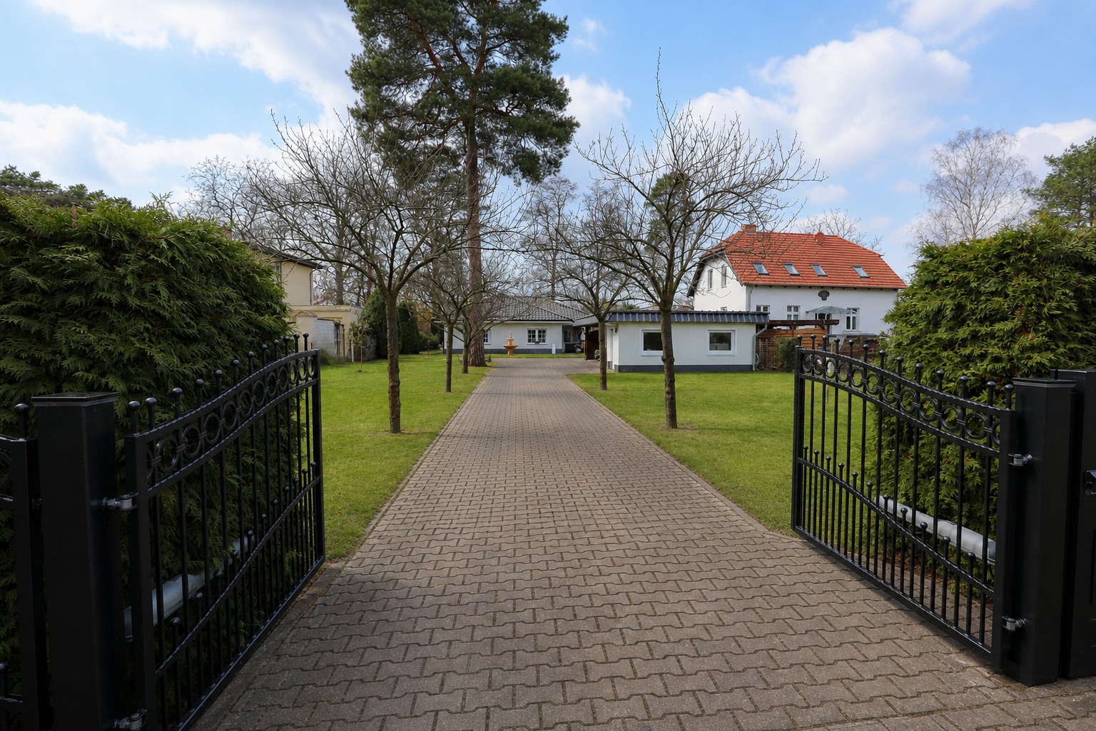 Seehaus Kablow Einfahrt und Tor